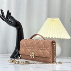 20221212_i1670826733_3876_1_jpg LADY CHAIN BAG 21 IN ALMOND BEIGE LAMBSKIN