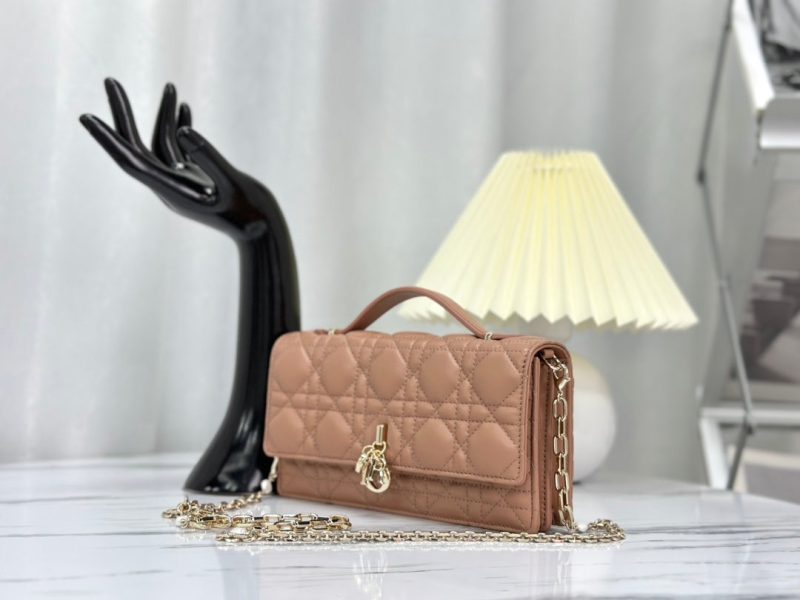 20221212_i1670826733_3876_1_jpg LADY CHAIN BAG 21 IN ALMOND BEIGE LAMBSKIN