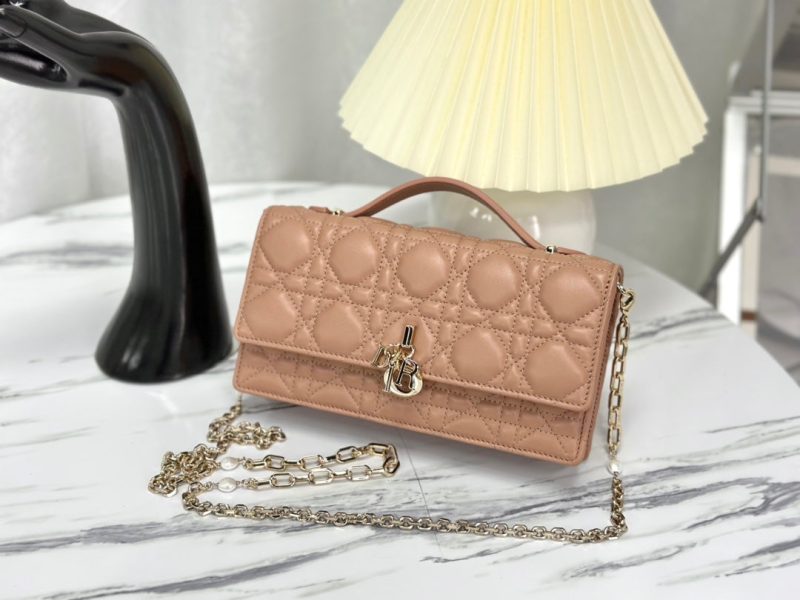 20221212_i1670826733_5396_3_jpg LADY CHAIN BAG 21 IN ALMOND BEIGE LAMBSKIN