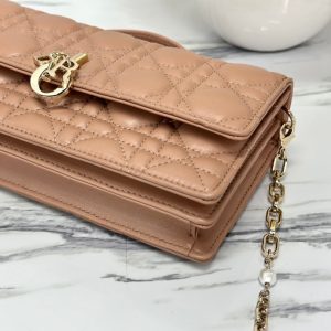 20221212_i1670826733_8661_6_jpg LADY CHAIN BAG 21 IN ALMOND BEIGE LAMBSKIN