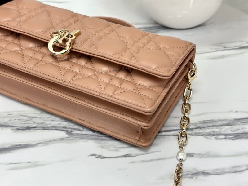 20221212_i1670826733_8661_6_jpg LADY CHAIN BAG 21 IN ALMOND BEIGE LAMBSKIN