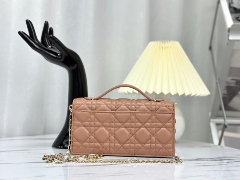 20221212_i1670826733_9927_2_jpg LADY CHAIN BAG 21 IN ALMOND BEIGE LAMBSKIN