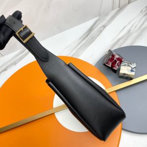 le 5a7 small 23cm black calfskin