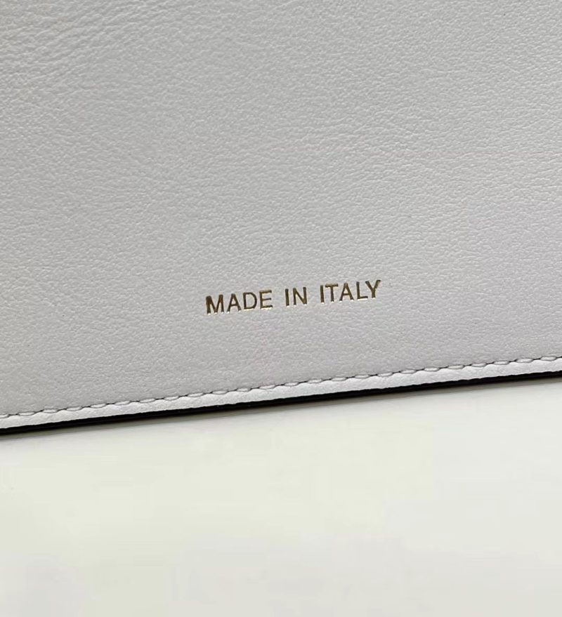 FendiI PEEKABOO 33 BAG IN WHITE CALFSKIN WITH STRAP GOLD HARDWARE