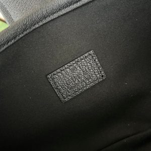 APHRODITE SMALL SHOULDER BAG 27 IN BLACK CALFSKIN GOLD HARDWARE