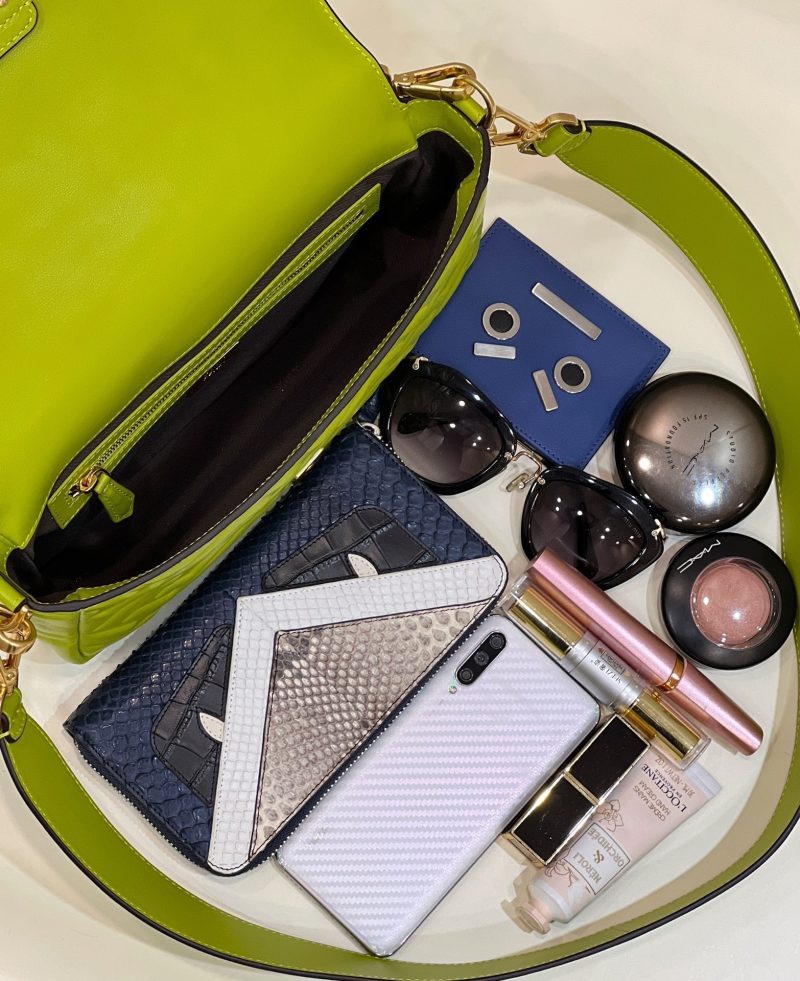 20221228_i1672214275_2331_8_jpg_7a3209f1-3246-4b65-8bea-103c786613a6 BAGUETTE WITH FF MOTIF 27 IN LIMERICK SOFT LAMBSKIN GOLD HARDWARE