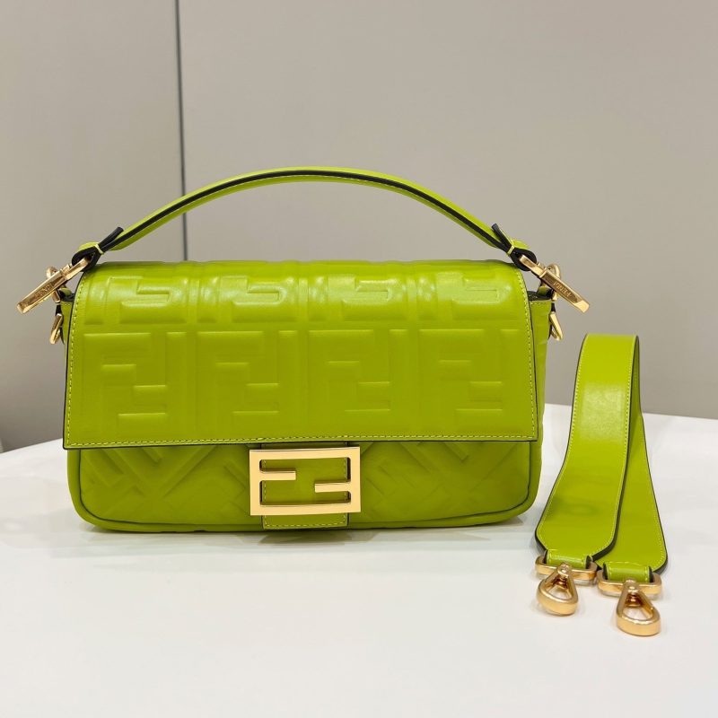 20221228_i1672214275_6672_0_jpg_eac0eb80-1e70-4fd6-8029-baa803c04237 BAGUETTE WITH FF MOTIF 27 IN LIMERICK SOFT LAMBSKIN GOLD HARDWARE