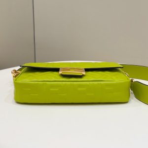 20221228_i1672214275_8587_3_jpg_70bd73f6-fcff-4055-a476-bbebd1b9e0a0 BAGUETTE WITH FF MOTIF 27 IN LIMERICK SOFT LAMBSKIN GOLD HARDWARE