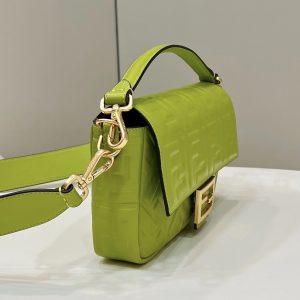 20221228_i1672214275_8868_2_jpg_3b04fa99-2d4b-4b98-b4da-52bd02bacbd1 BAGUETTE WITH FF MOTIF 27 IN LIMERICK SOFT LAMBSKIN GOLD HARDWARE