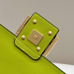 20221228_i1672214275_9564_4_jpg_dd632229-d925-495f-93bb-51eae8ec96cf BAGUETTE WITH FF MOTIF 27 IN LIMERICK SOFT LAMBSKIN GOLD HARDWARE