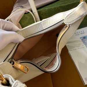 20221228_i1672222212_3436_6_jpg SHOULDER BAG 25 IN WHITE LAMBSKIN GOLD HARDWARE