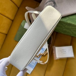 20221228_i1672222212_5548_3_jpg SHOULDER BAG 25 IN WHITE LAMBSKIN GOLD HARDWARE