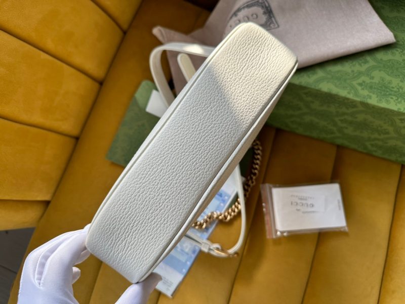 20221228_i1672222212_5548_3_jpg SHOULDER BAG 25 IN WHITE LAMBSKIN GOLD HARDWARE