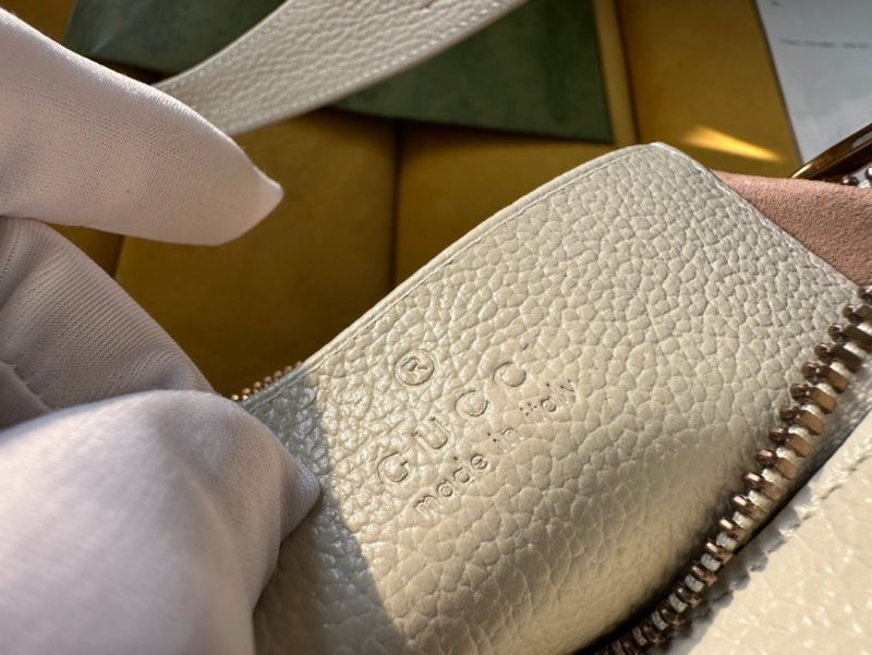 20221228_i1672222212_9645_7_jpg SHOULDER BAG 25 IN WHITE LAMBSKIN GOLD HARDWARE