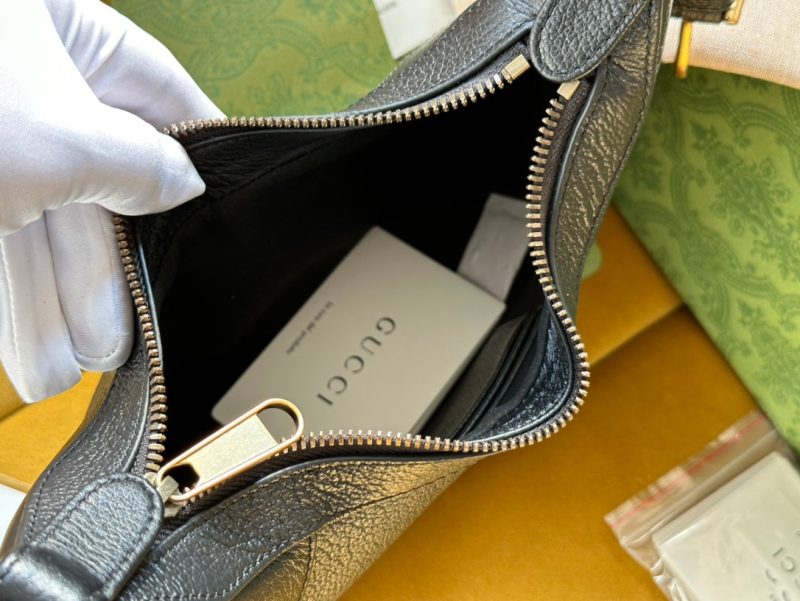 20221228_i1672222344_7389_7_jpg SHOULDER BAG 25 IN BLACK LAMBSKIN GOLD HARDWARE