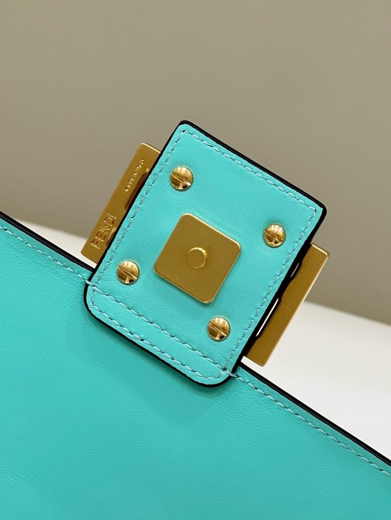 20230110_i1673326665_4161_5_jpg Baguette 27cm Tiffany Blue Lambskin Gold Hardware