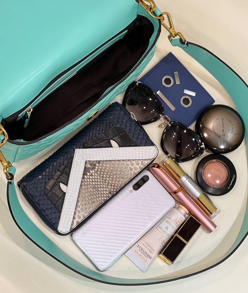 20230110_i1673326665_4328_8_jpg Baguette 27cm Tiffany Blue Lambskin Gold Hardware