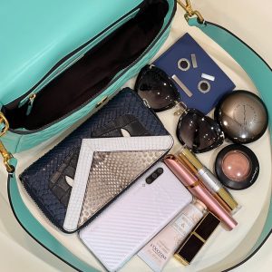 BAGUETTE WITH FF MOTIF 27 IN TURQUOISE SOFT LAMBSKIN GOLD HARDWARE