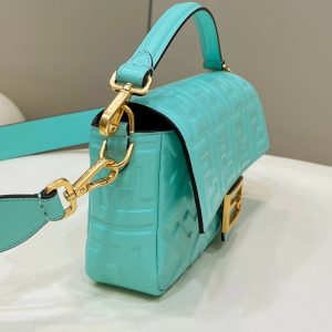 20230110_i1673326665_591_2_jpg Baguette 27cm Tiffany Blue Lambskin Gold Hardware