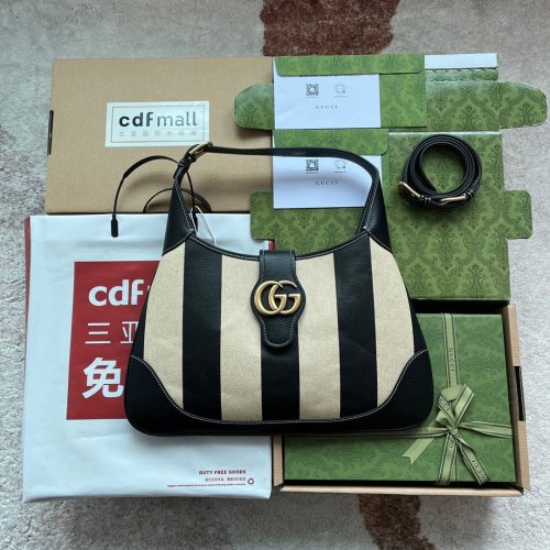 20230111_i1673448825_1411_0_jpg MEDIUM SHOULDER BAG 39 IN BEIGE CANVAS MIX BLACK CALFSKIN GOLD HARDWARE