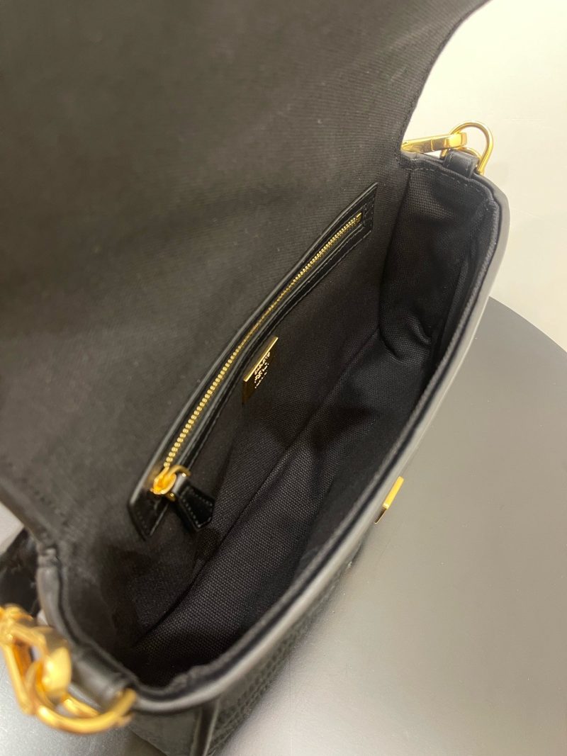 20230114_i1673680671_263_5_jpg FendiI 26 BAGUETTE BLACK NAPPA LEATHER BAG WITH GOLD HARDWARE