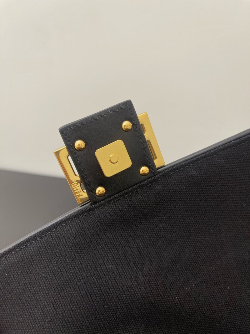 20230114_i1673680671_7661_4_jpg FendiI 26 BAGUETTE BLACK NAPPA LEATHER BAG WITH GOLD HARDWARE
