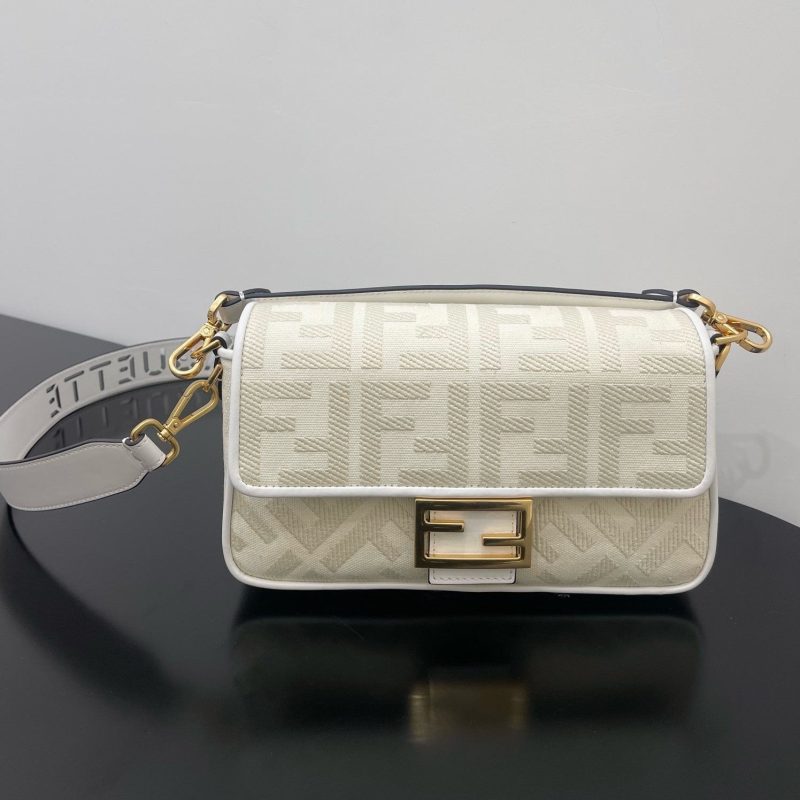 FendiI 26 BAGUETTE WHITE NAPPA LEATHER BAG WITH GOLD HARDWARE