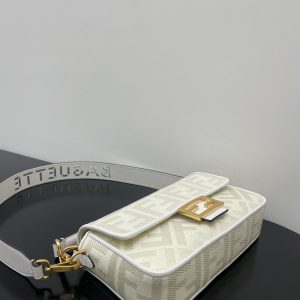 FendiI 26 BAGUETTE WHITE NAPPA LEATHER BAG WITH GOLD HARDWARE