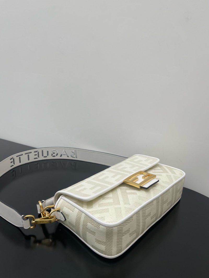 FendiI 26 BAGUETTE WHITE NAPPA LEATHER BAG WITH GOLD HARDWARE
