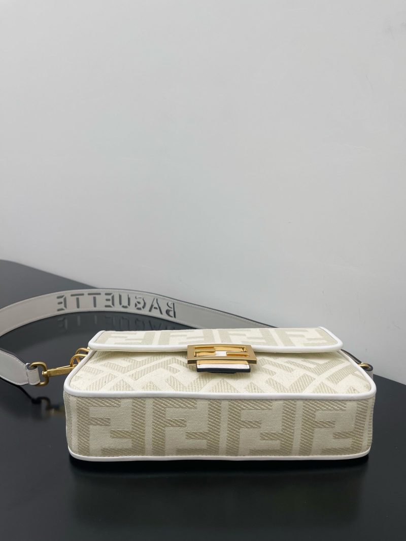FendiI 26 BAGUETTE WHITE NAPPA LEATHER BAG WITH GOLD HARDWARE