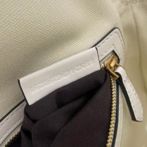 FendiI 26 BAGUETTE WHITE NAPPA LEATHER BAG WITH GOLD HARDWARE