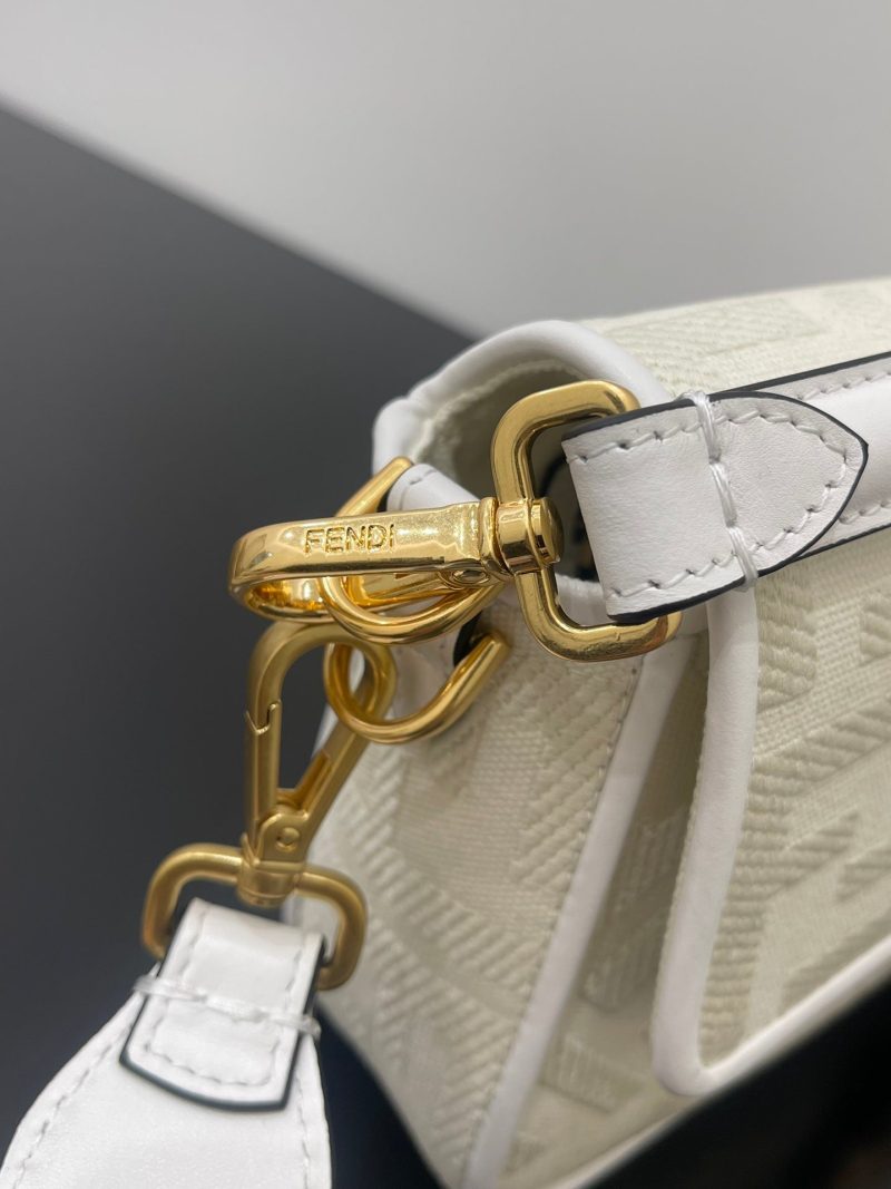 FendiI 26 BAGUETTE WHITE NAPPA LEATHER BAG WITH GOLD HARDWARE