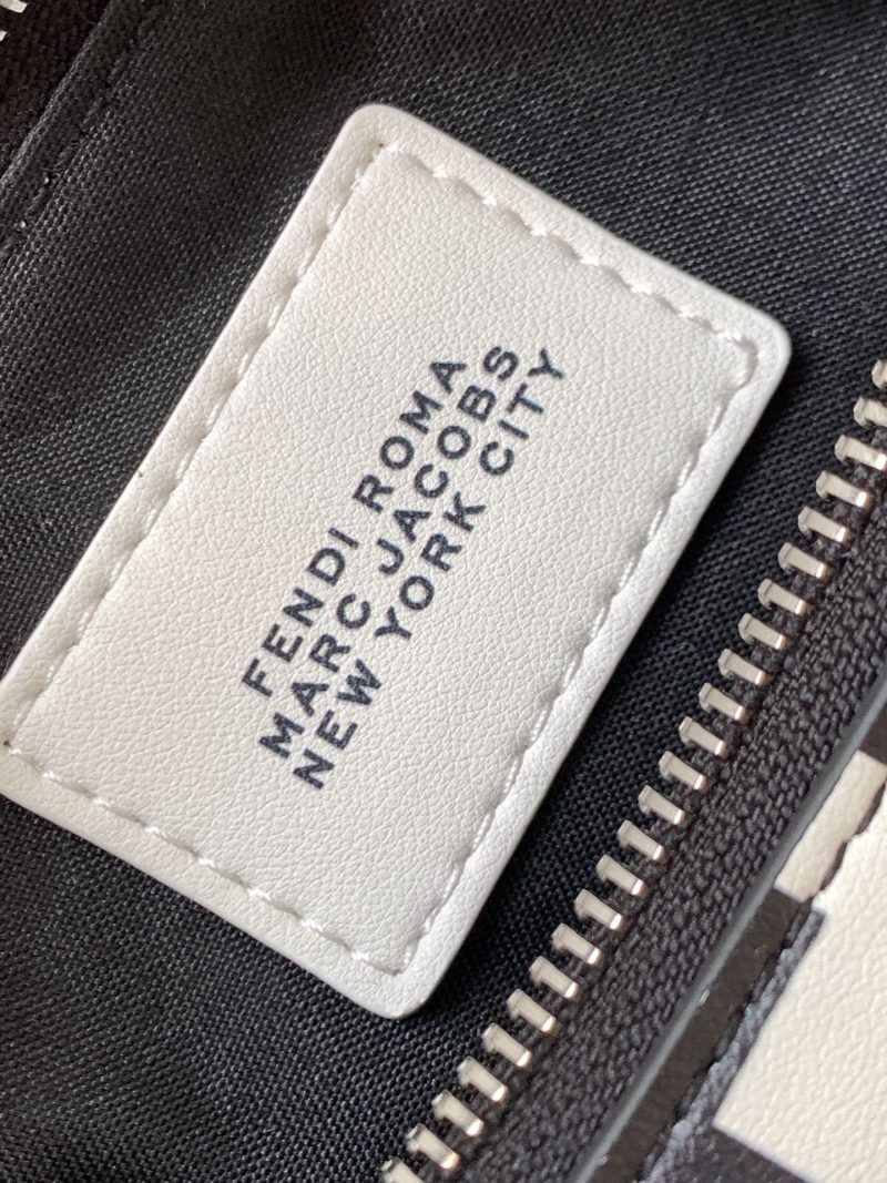 FendiIGRAPHY SMALL 29 IN WHITE MIX BLACK SMOOTH CALFSKIN SILVER HARDWARE