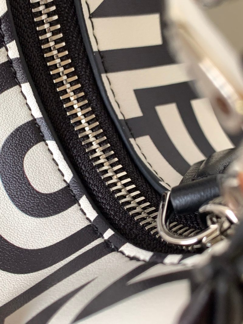 FendiIGRAPHY MINI 16 IN WHITE MIX BLACK SMOOTH CALFSKIN SILVER HARDWARE