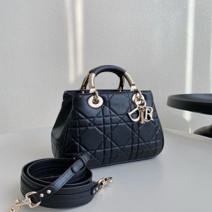LADY 25 HANDBAG IN BLACK CALFSKIN