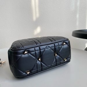 LADY 25 HANDBAG IN BLACK CALFSKIN