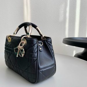 LADY 25 HANDBAG IN BLACK CALFSKIN