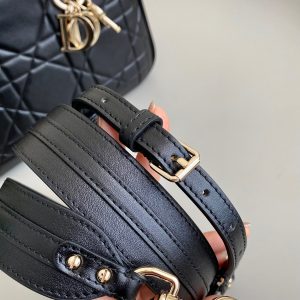 LADY 25 HANDBAG IN BLACK CALFSKIN