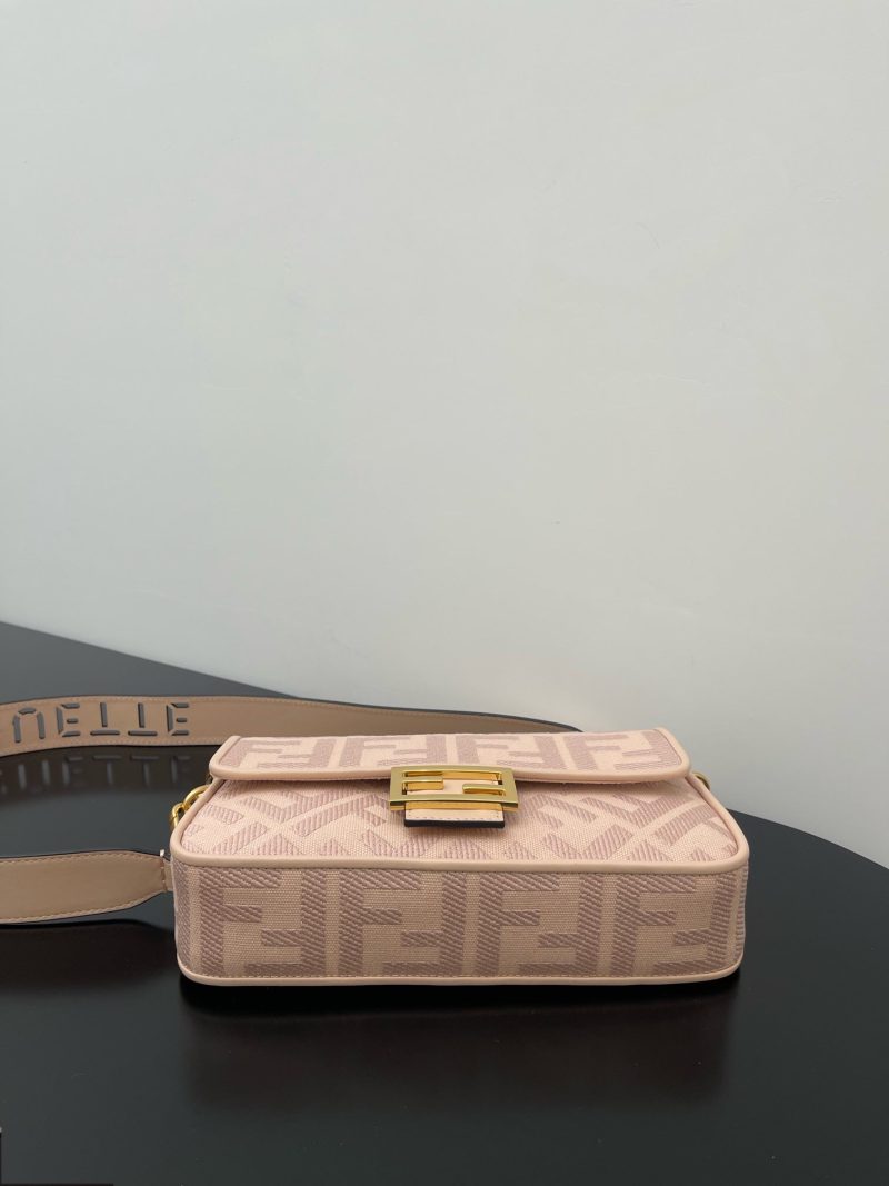 FendiI 26 BAGUETTE LIGHT PINK NAPPA LEATHER BAG WITH GOLD HARDWARE