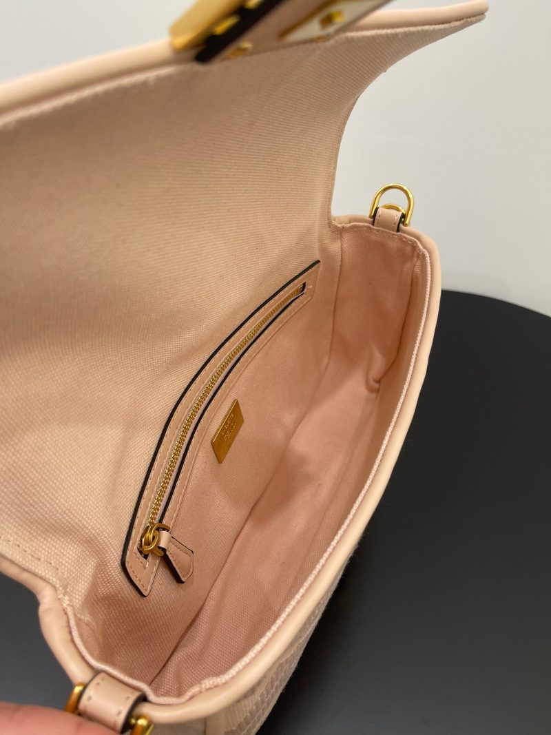 FendiI 26 BAGUETTE LIGHT PINK NAPPA LEATHER BAG WITH GOLD HARDWARE