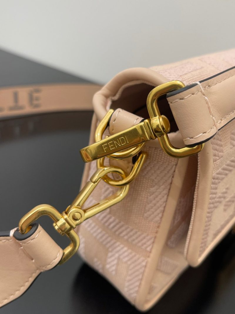 FendiI 26 BAGUETTE LIGHT PINK NAPPA LEATHER BAG WITH GOLD HARDWARE