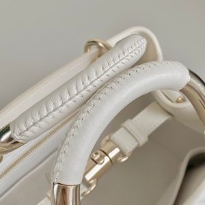 LADY 25 HANDBAG IN WHITE CALFSKIN