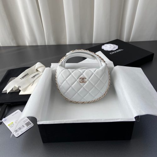 CC Pouch Bag 16cm White Lambskin GHW 229975