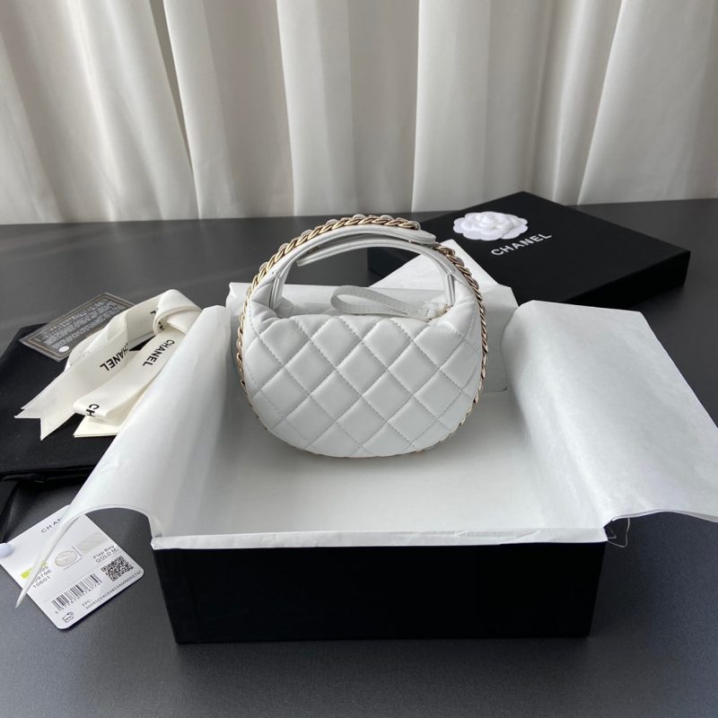 CC Pouch Bag 16cm White Lambskin GHW 229975