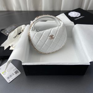CC Pouch Bag 16cm White Lambskin GHW 229975