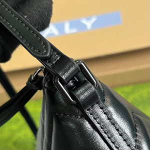 20230321_i1679406877_5281_6_jpg GG MARMONT SMALL 23 HANDBAG IN BLACK CALFSKIN