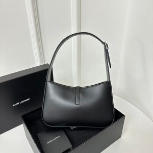 Le 5 a 7 24 Black Lambskin Shw