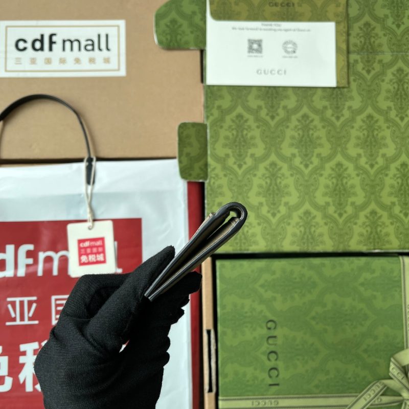 20230503_i1683103969_4643_4_jpg CARD HOLDER 12 IN MOSS GREEN EMBOSSED CALFSKIN