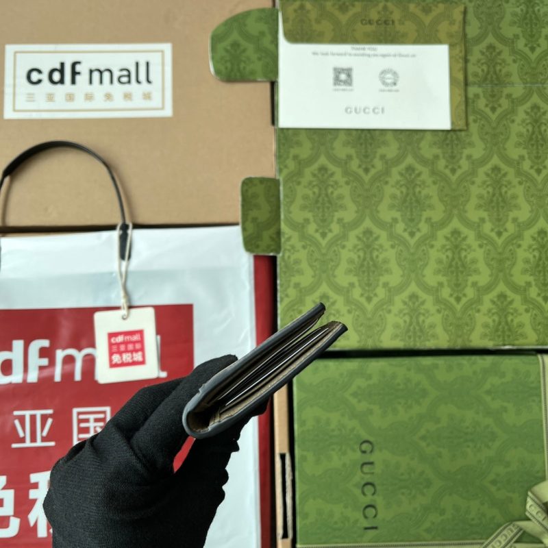 20230503_i1683103969_7149_2_jpg CARD HOLDER 12 IN MOSS GREEN EMBOSSED CALFSKIN