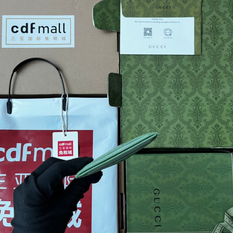 20230505_i1683276280_5825_2_jpg MARMONT QUILTED CARD CASE 10 IN LIGHT GREEN LAMBSKIN